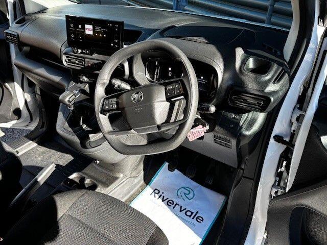 Vauxhall Combo image 13